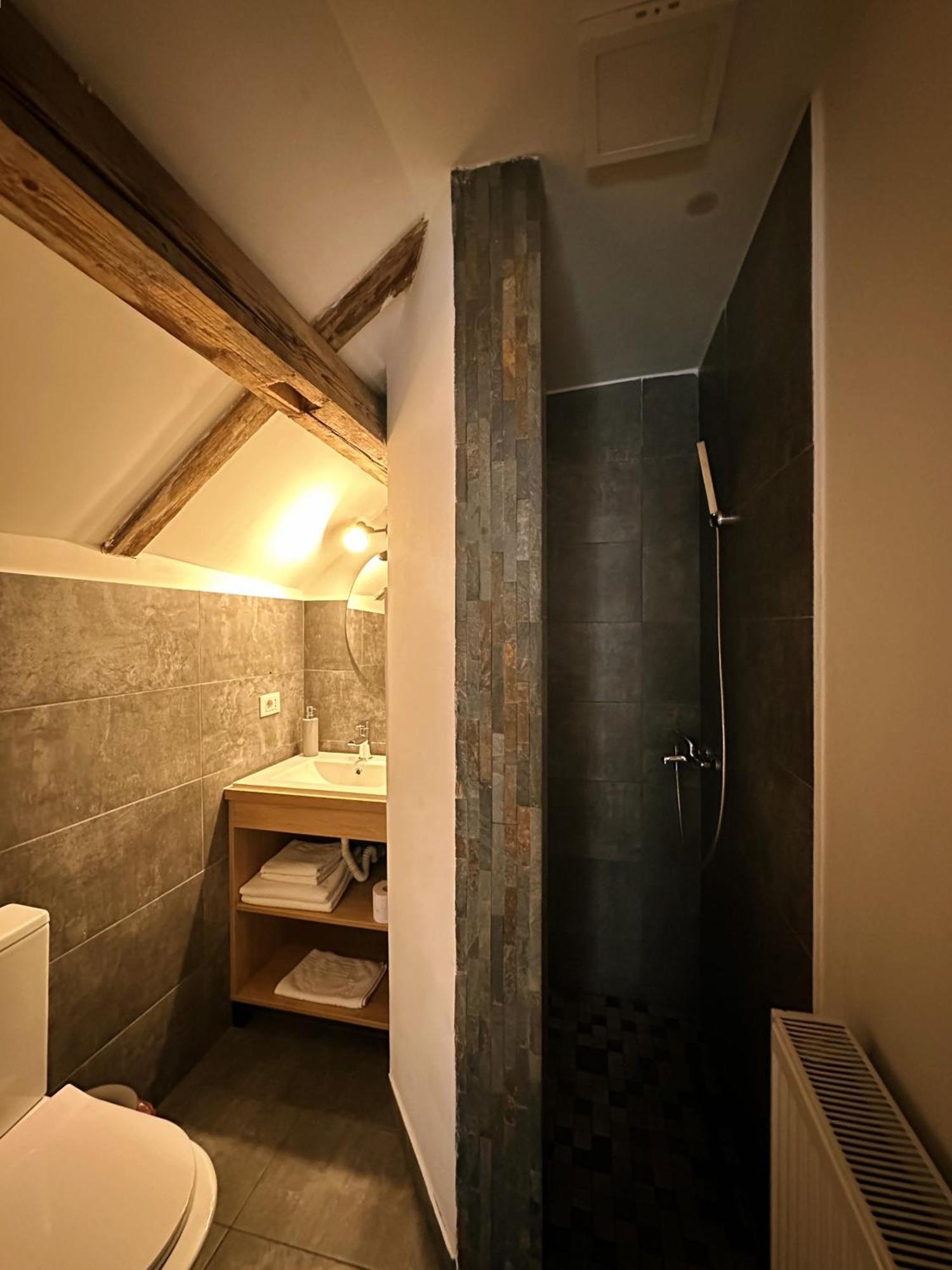 Zweibettzimmer mit eigenem Bad