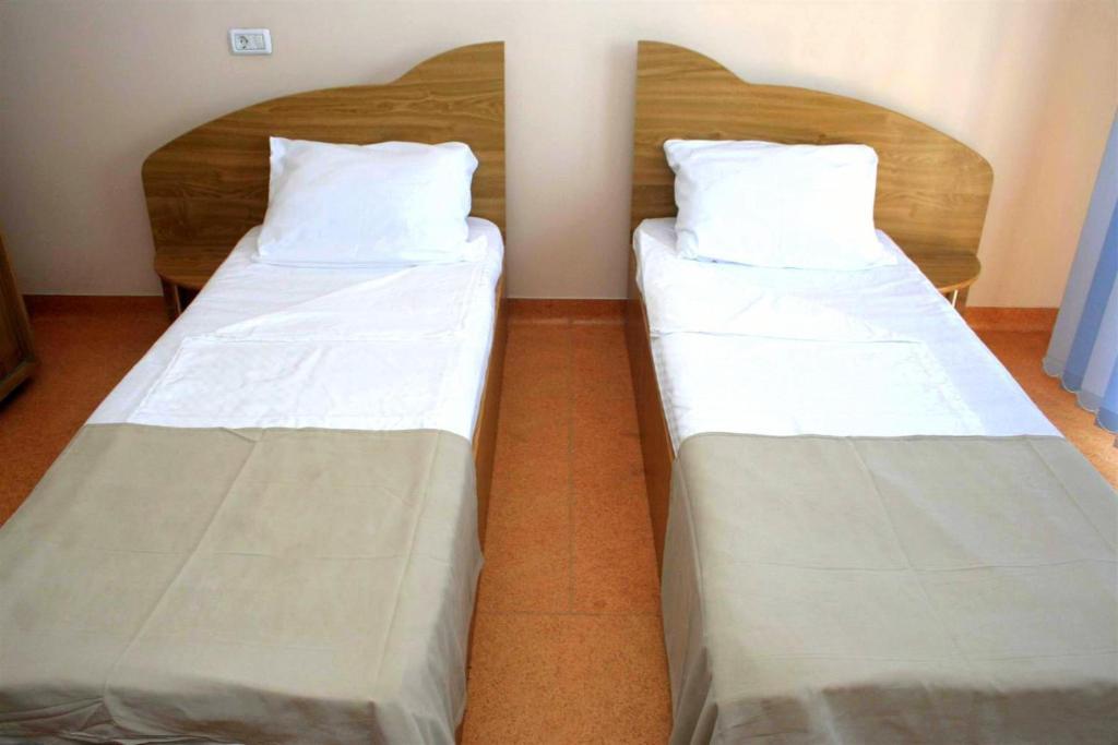Tweepersoonskamer met 2 Aparte Bedden
